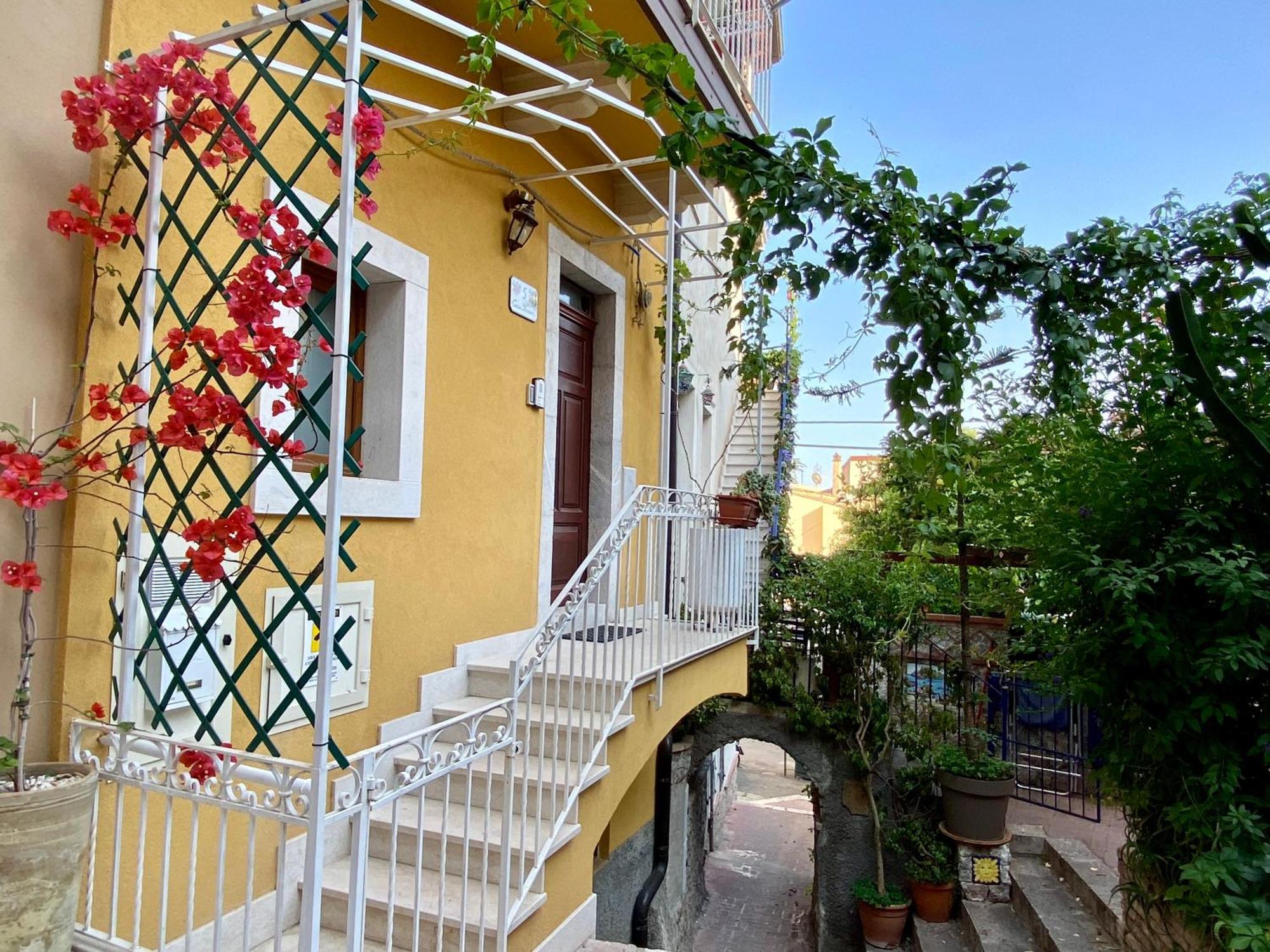 Sole Apartment Taormina Exteriör bild